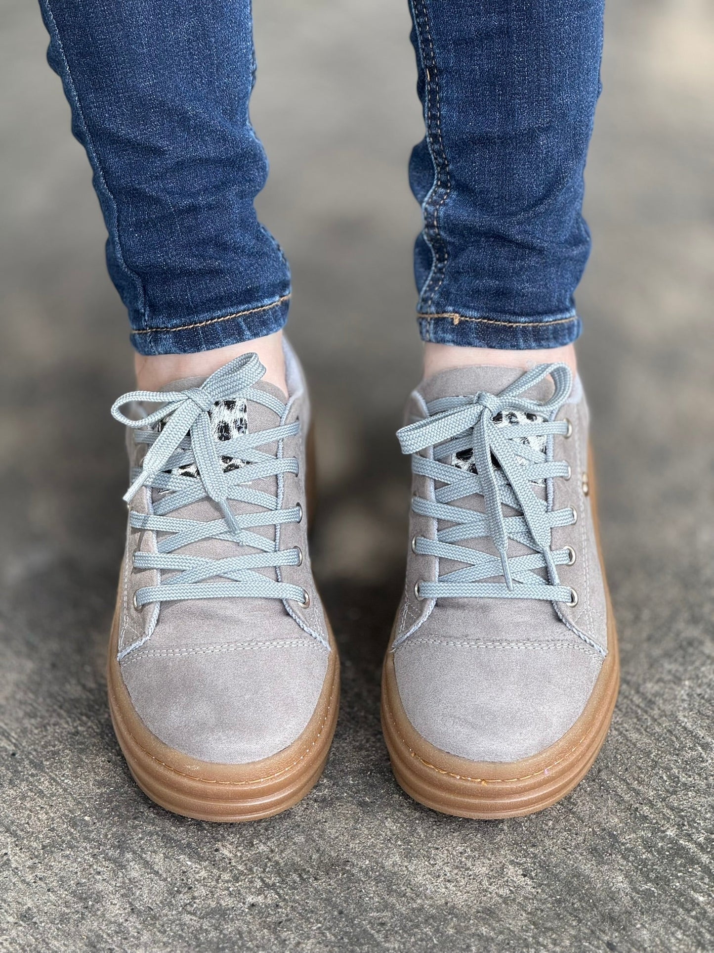 gid://shopify/MediaImage/41238683910433