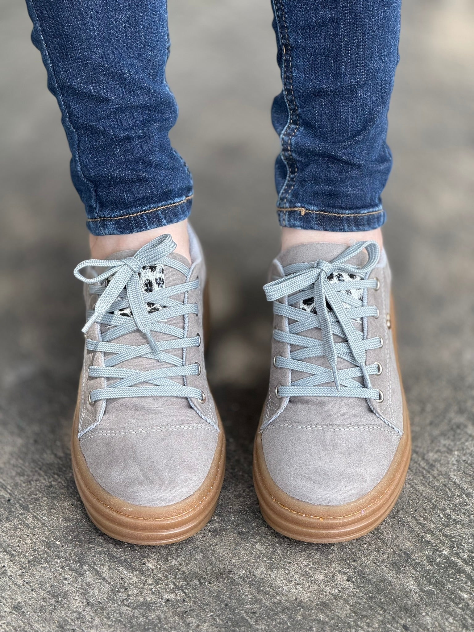 gid://shopify/MediaImage/41238683910433