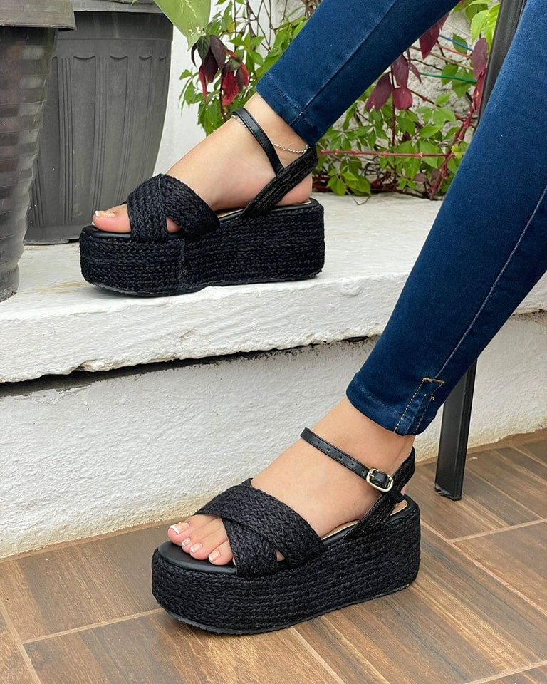 gid://shopify/MediaImage/41238680043809