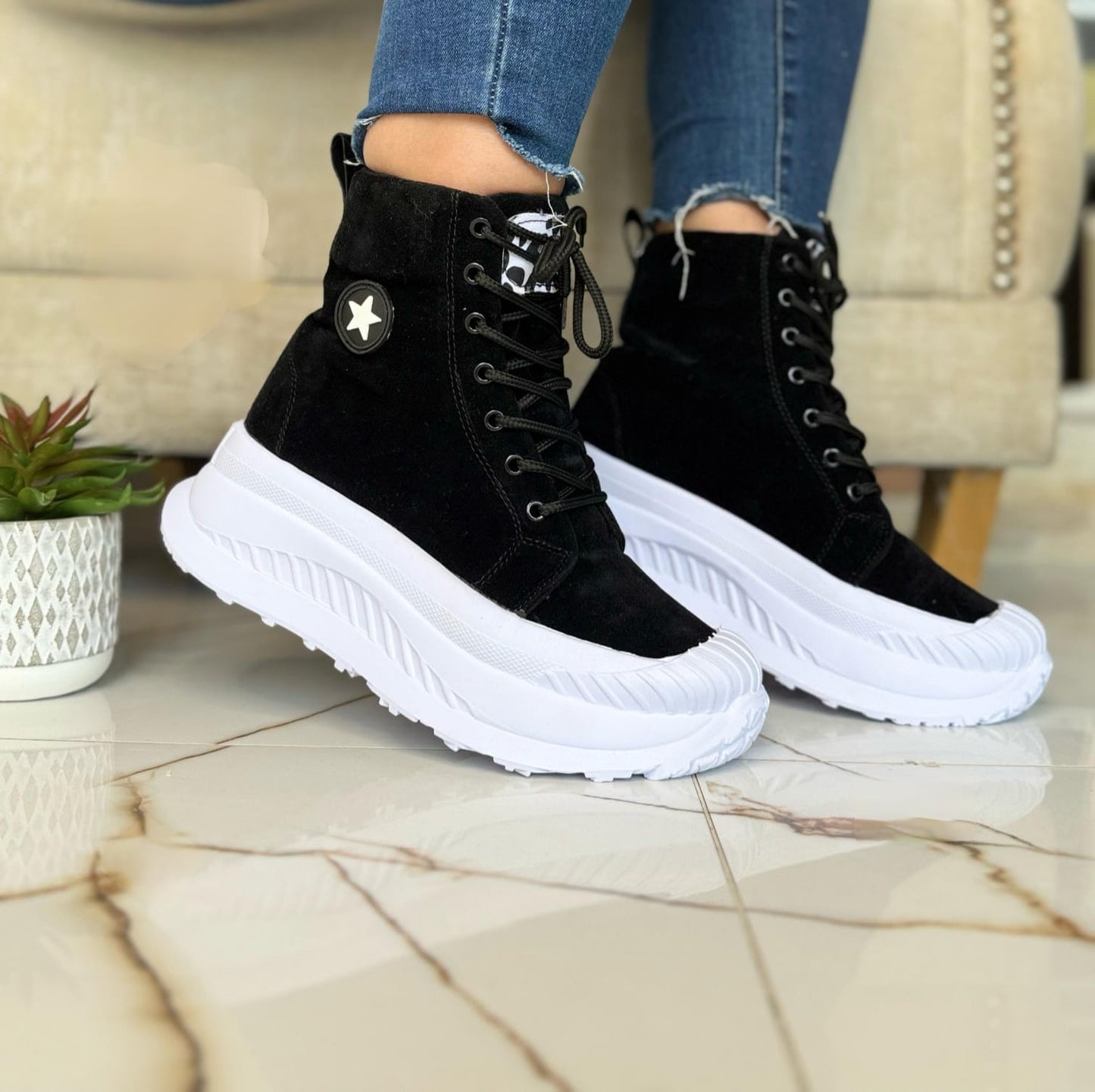 gid://shopify/MediaImage/41238686957857